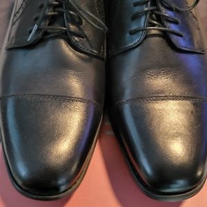 Johnston & Murphy Black captoe dress shoes